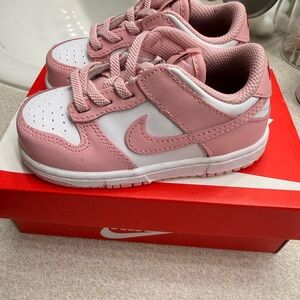Nike Kids Sneakers in Pink and White
